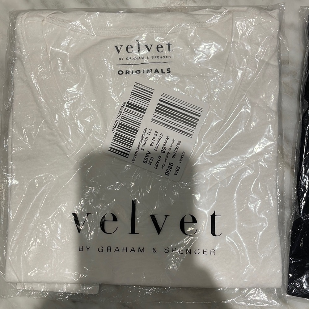 Velvet v neck white s/s tee shirt in size small brand new in packaging